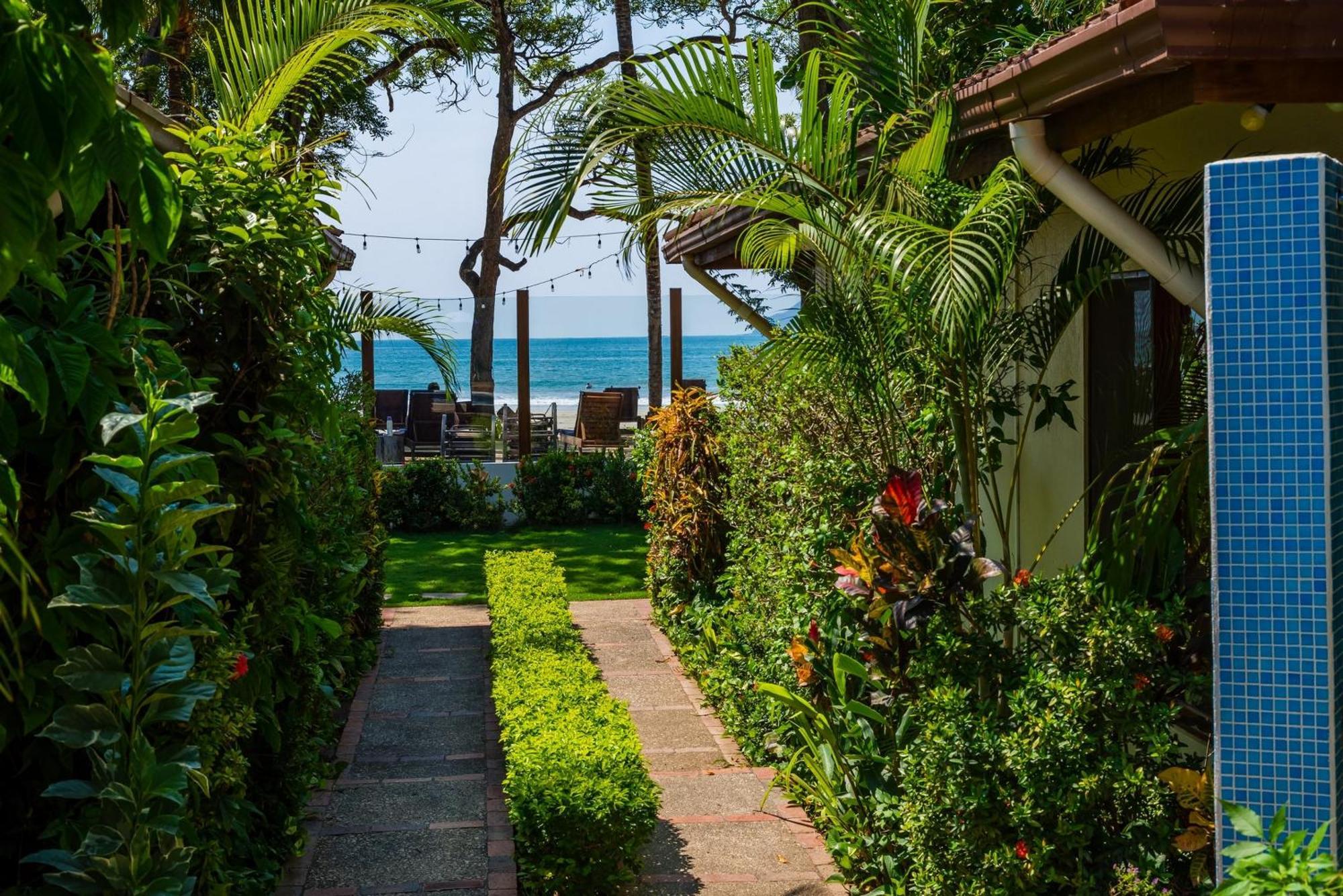 The Coast Beachfront Hotel تاماريندو المظهر الخارجي الصورة